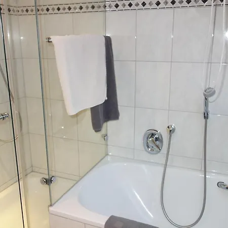 Apartment - 3 With Balcony - 20 Min Messe Dus *
