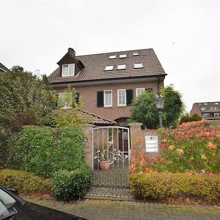 - 3 With Balcony - 20 Min Messe Dus