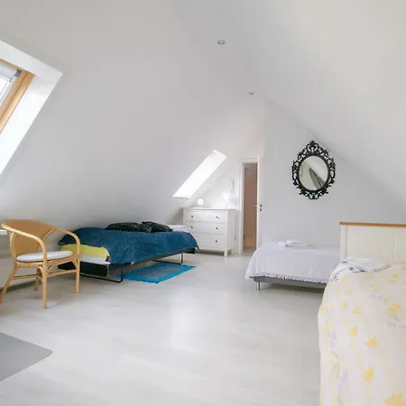 - 3 With Balcony - 20 Min Messe Dus Διαμέρισμα *