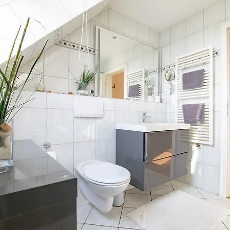 - 3 With Balcony - 20 Min Messe Dus Apartment